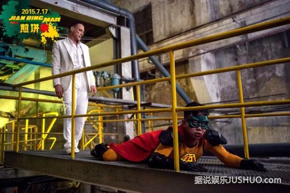 《煎饼侠》尚格-云顿一字马再现江湖 自曝最爱凤 《煎饼侠》尚格-云顿一字马再现江湖 自曝最爱凤