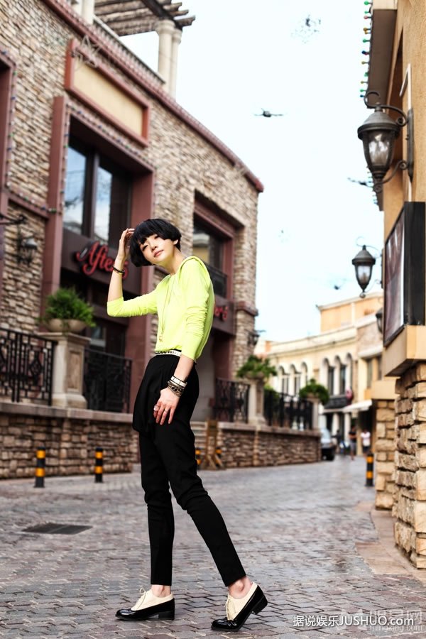 暮色阿什丽·格林尼时尚杂志 大秀性感美腿