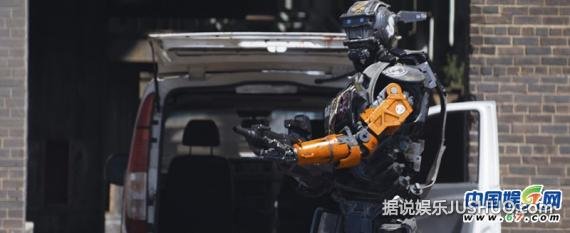 《超能查派》曝片段 聚焦查派前世今生