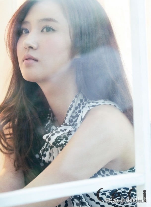 浙江卫视花旦主持伊一时尚魅力大片 高贵优雅