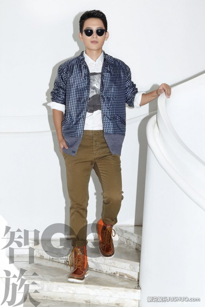 日本童颜巨乳女星筱崎爱性感泳装写真