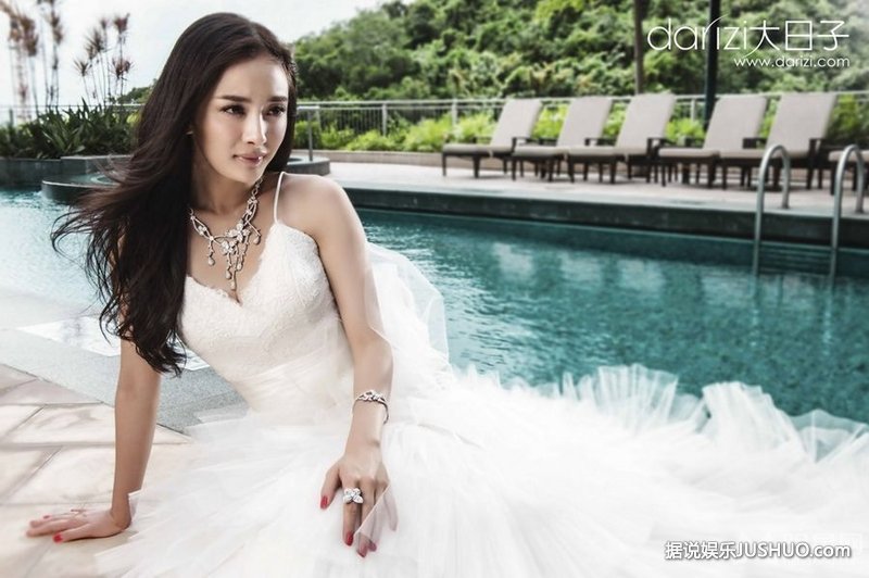 杨幂大日子杂志婚纱写真 散发女神气质