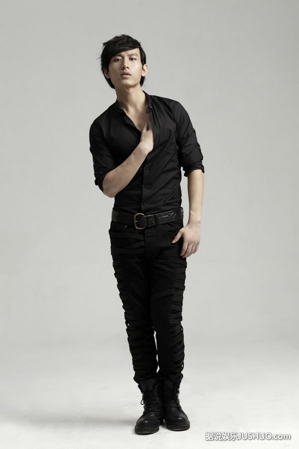 原谅我来不及爱你女主角温心粉嫩写真