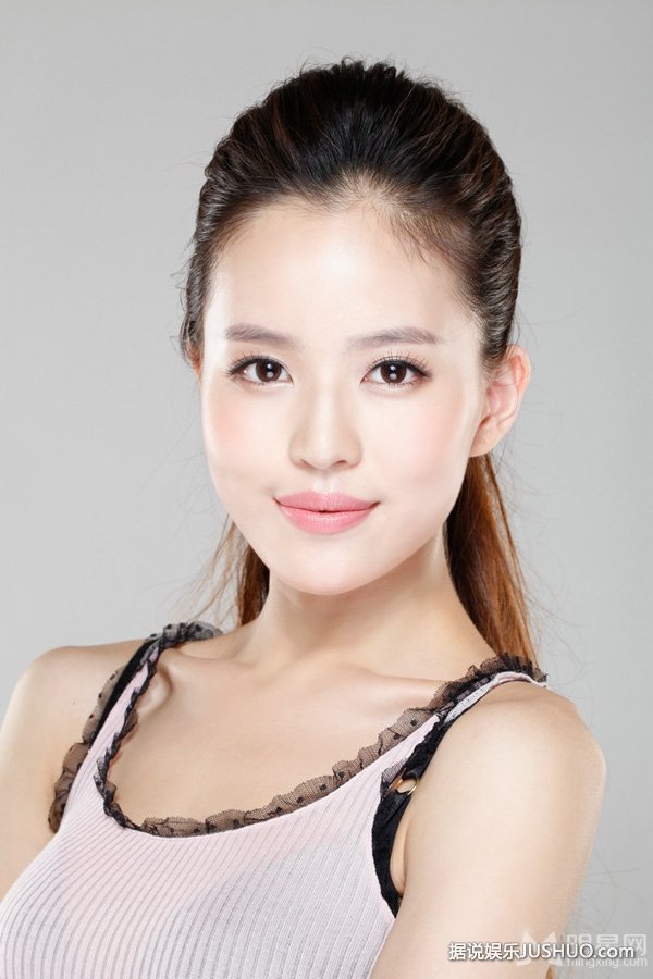 原谅我来不及爱你女主角温心粉嫩写真