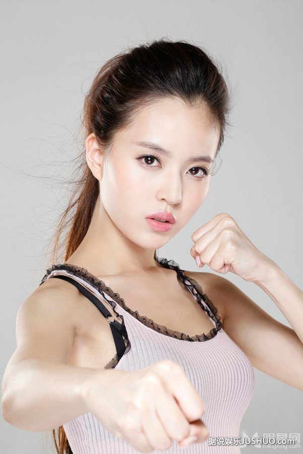 原谅我来不及爱你女主角温心粉嫩写真