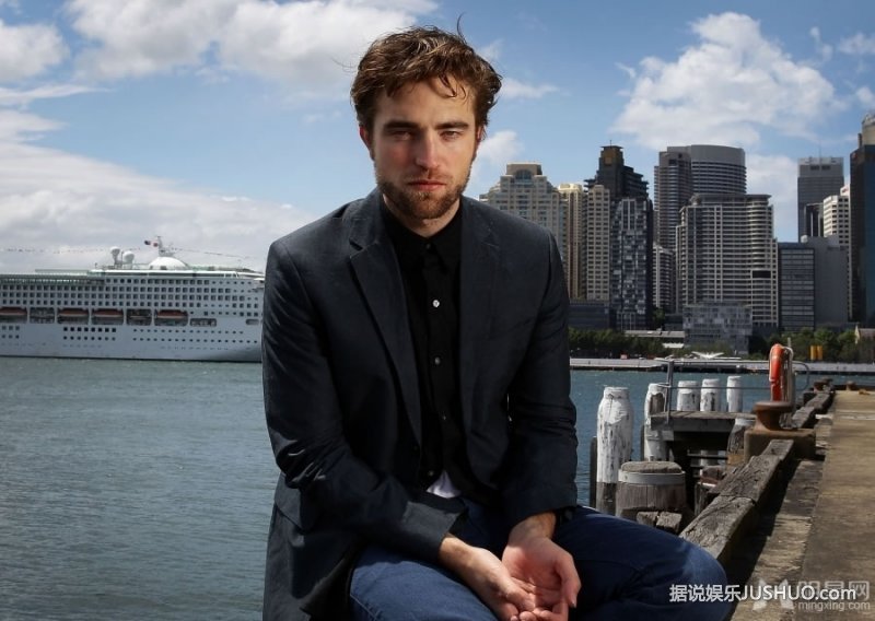 罗伯特·帕丁森户外写真 尽显雅痞魅力