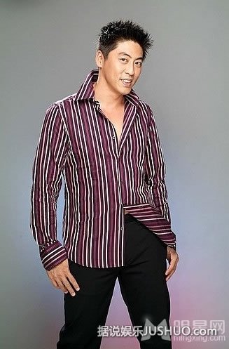 罗伯特·帕丁森户外写真 尽显雅痞魅力