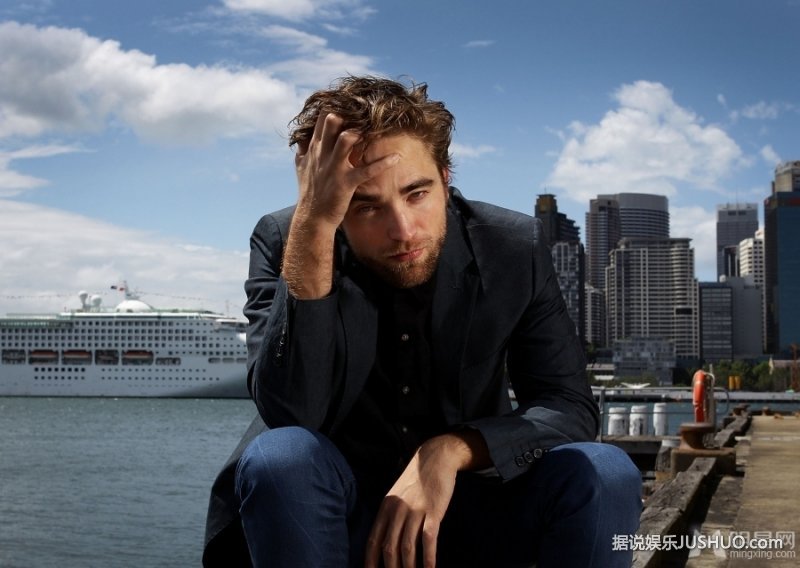 罗伯特·帕丁森户外写真 尽显雅痞魅力