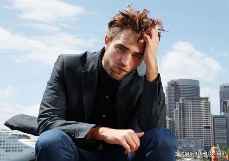 罗伯特·帕丁森户外写真 尽显雅痞魅力
