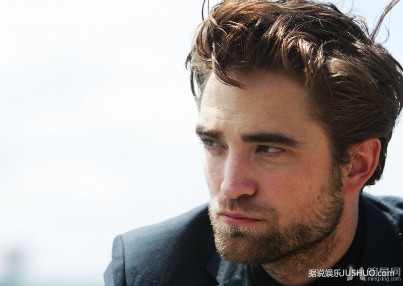 罗伯特·帕丁森户外写真 尽显雅痞魅力