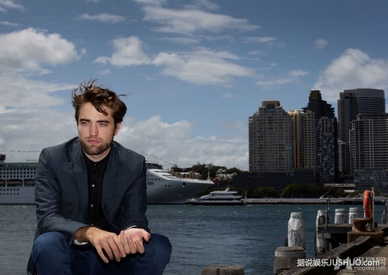 罗伯特·帕丁森户外写真 尽显雅痞魅力