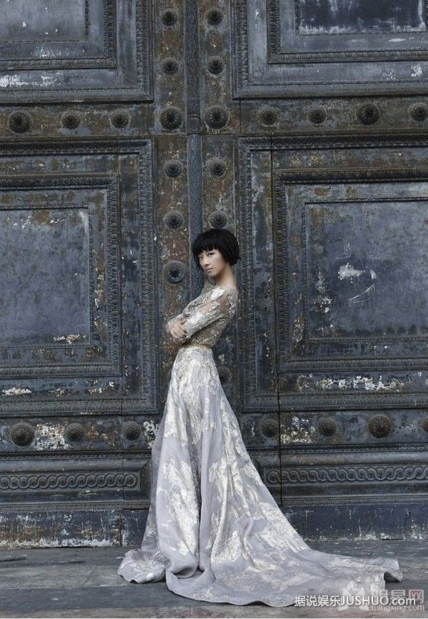 桂纶镁VOGUE火辣红唇封面 短发女人成熟韵味 桂纶镁VOGUE火辣红唇封面 短发女人成熟韵味