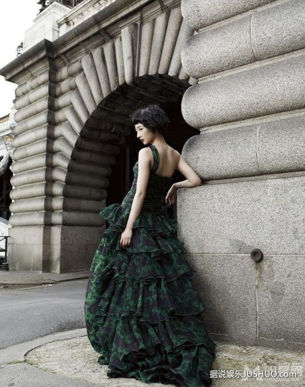 桂纶镁VOGUE火辣红唇封面 短发女人成熟韵味 桂纶镁VOGUE火辣红唇封面 短发女人成熟韵味