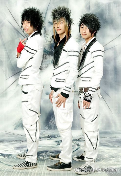 蕾哈娜全裸登GQ杂志封面 大秀性感身材