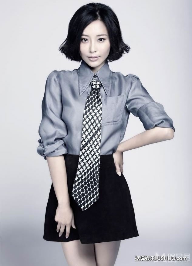 战旗张曦文优雅写真 尽情释放女性魅力