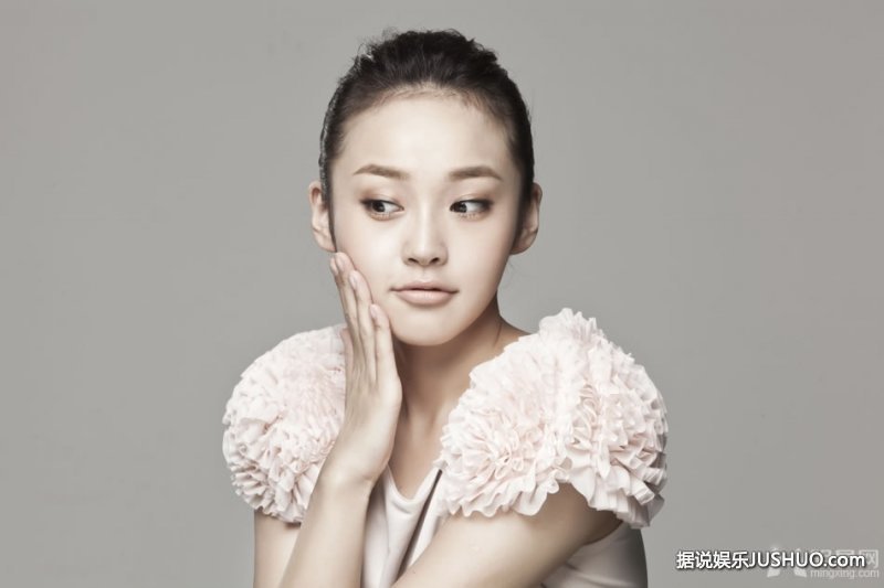 战旗张曦文优雅写真 尽情释放女性魅力