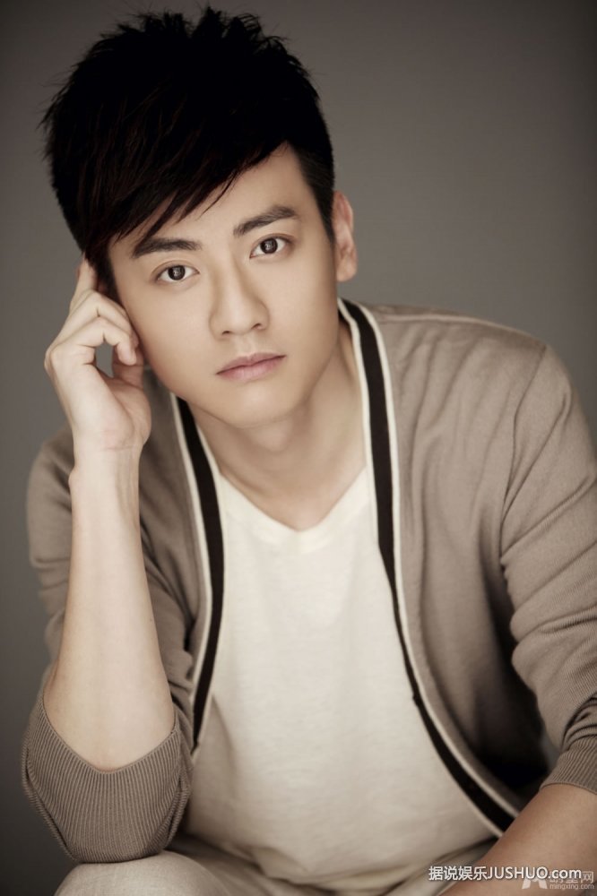 周迅登VOGUE杂志封面 散发雍容华贵的气质