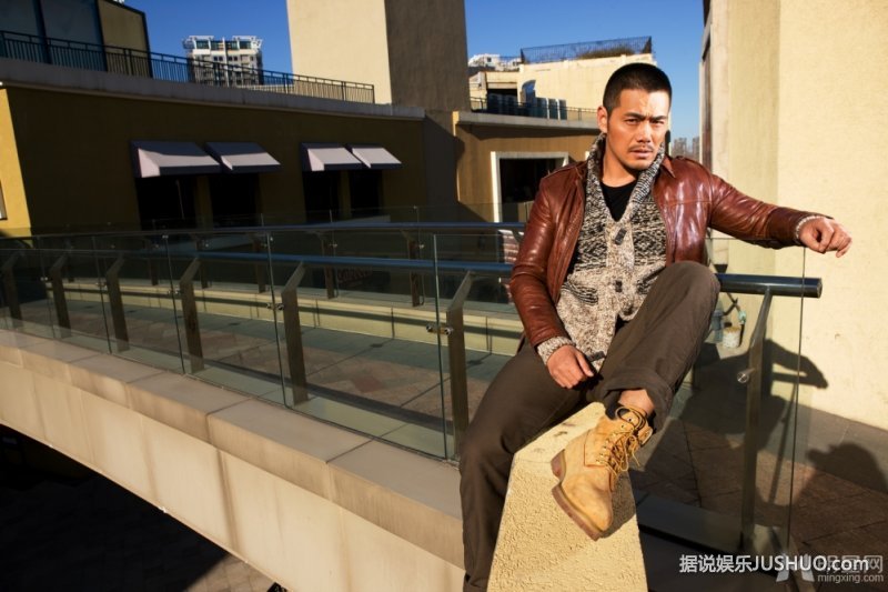 邵兵户外大片曝光 型男大叔形象惹人注目 邵兵户外大片曝光 型男大叔形象惹人注目