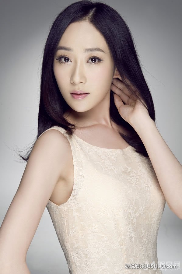 刘梓娇时尚写真 复古宫廷风展妙曼曲线 刘梓娇时尚写真 复古宫廷风展妙曼曲线