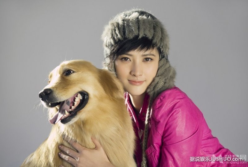 隋俊波写真曝光 与小狗出镜尽展俏皮可爱