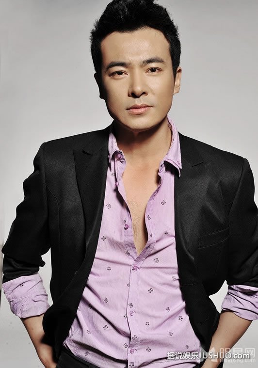 黄宗泽登风尚志杂志封面 演绎绅士风格