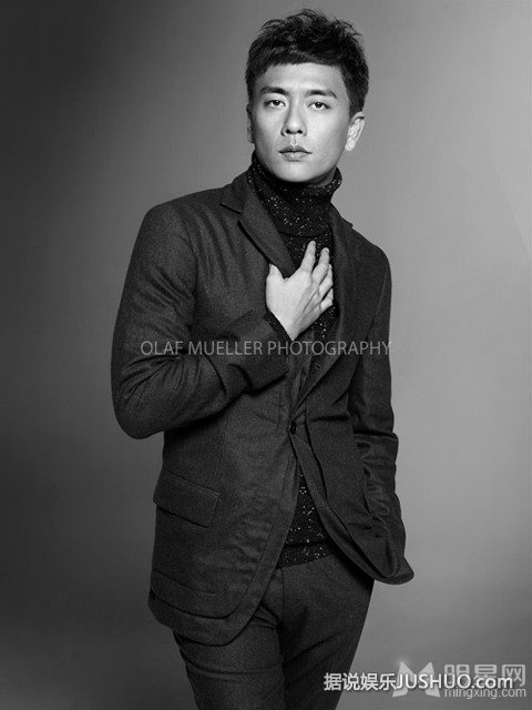 黄宗泽登风尚志杂志封面 演绎绅士风格