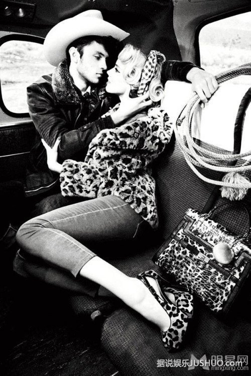 好莱坞性感女星 拍摄复古丝袜诱惑大片 好莱坞性感女星 拍摄复古丝袜诱惑大片