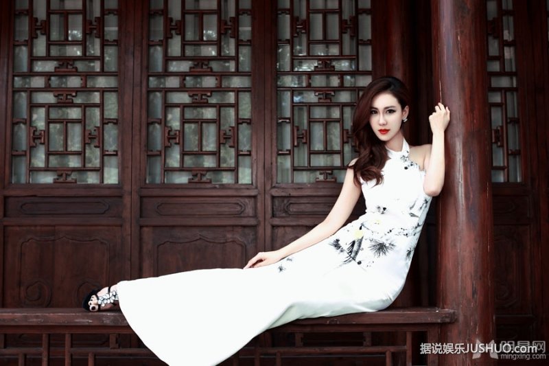 于咏琳中国风写真 凹凸身材更显明艳动人