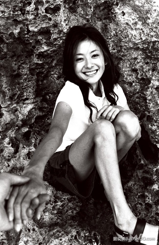 真木阳子再见溪谷上演激情戏 性感写真曝光 真木阳子再见溪谷上演激情戏 性感写真曝光