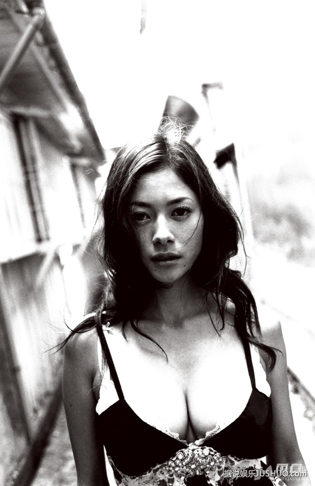 真木阳子再见溪谷上演激情戏 性感写真曝光 真木阳子再见溪谷上演激情戏 性感写真曝光