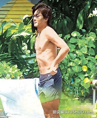 盘点男明星起生理反应“激凸”的10大尴尬瞬间 盘点男明星起生理反应“激凸”的10大尴尬瞬间