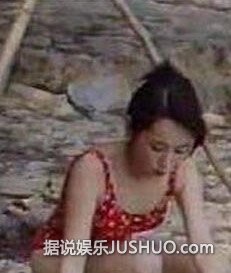 杨钰莹早年比基尼照曝光 长腿白皙(图) 杨钰莹早年比基尼照曝光 长腿白皙(图)