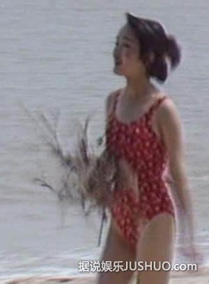 杨钰莹早年比基尼照曝光 长腿白皙(图) 杨钰莹早年比基尼照曝光 长腿白皙(图)