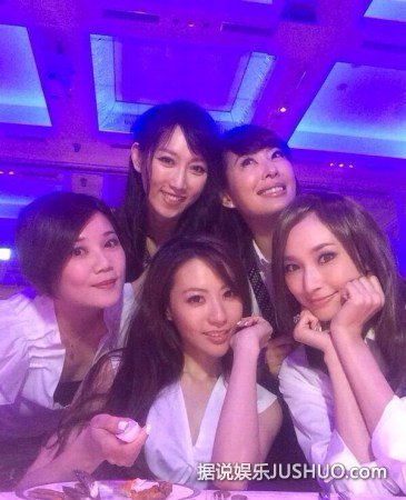 吴佩慈梁静茹为友庆生 众辣妈聚会制服诱惑