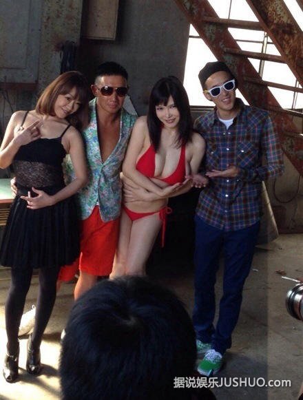 网曝阿Sa《3D豪情》剧照 平胸变“豪乳” 网曝阿Sa《3D豪情》剧照 平胸变“豪乳”