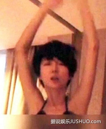 TVB女星三级艳照疯传 扭腰自摸三点尽露风骚至极 TVB女星三级艳照疯传 扭腰自摸三点尽露风骚至极