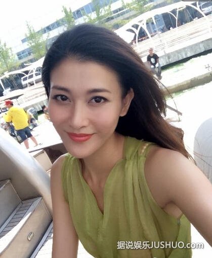 香港女星李彩桦秀事业线内衣崩开 尺度惊人 香港女星李彩桦秀事业线内衣崩开 尺度惊人