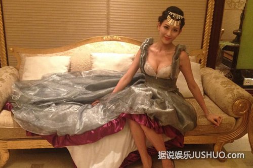 香港女星李彩桦秀事业线内衣崩开 尺度惊人 香港女星李彩桦秀事业线内衣崩开 尺度惊人