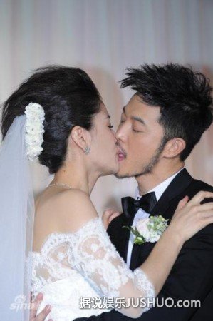 SHE等10大明星当众舌吻节操尽碎(图)