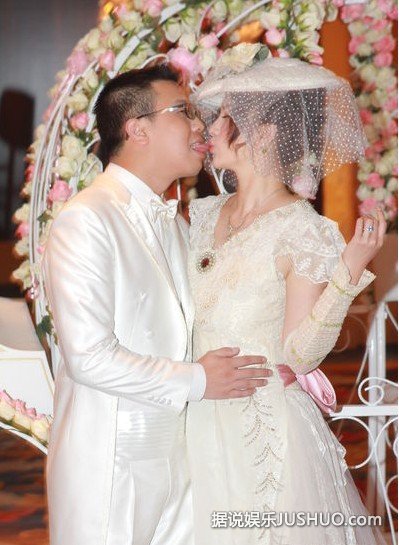 SHE等10大明星当众舌吻节操尽碎(图)