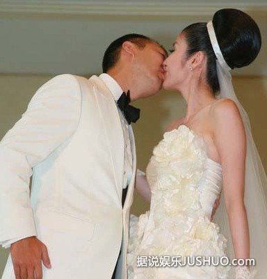 SHE等10大明星当众舌吻节操尽碎(图)