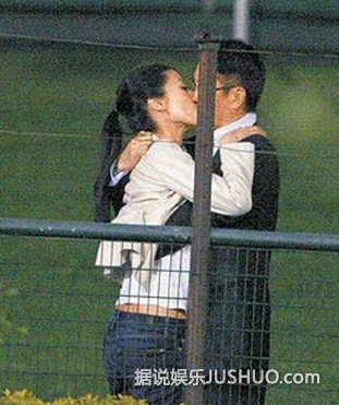 SHE等10大明星当众舌吻节操尽碎(图)