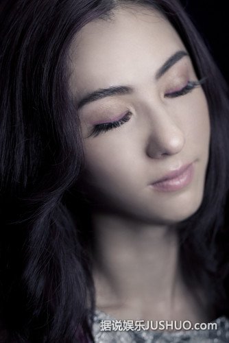 张柏芝《该是时候》首发 敢爱用心发声