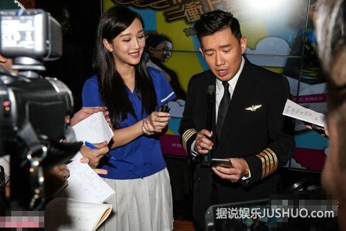 杜汶泽复出站台大开黄腔 与陈静学生装扮清纯