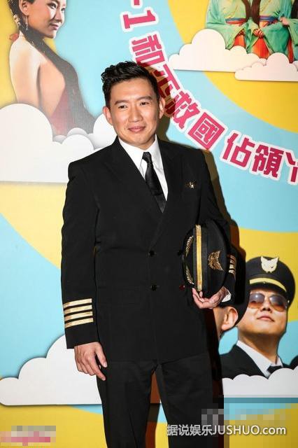 杜汶泽复出站台大开黄腔 与陈静学生装扮清纯