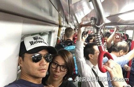 张智霖袁咏仪乘地铁出行 双双晒照秀恩爱