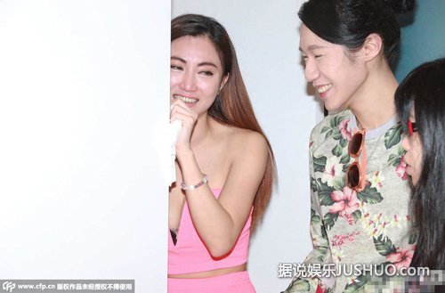 陈冠希前女友黄榕被男人狠甩 出席活动当众大哭