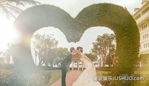 王祖蓝李亚男曝婚纱照 最萌身高差祖蓝起跳