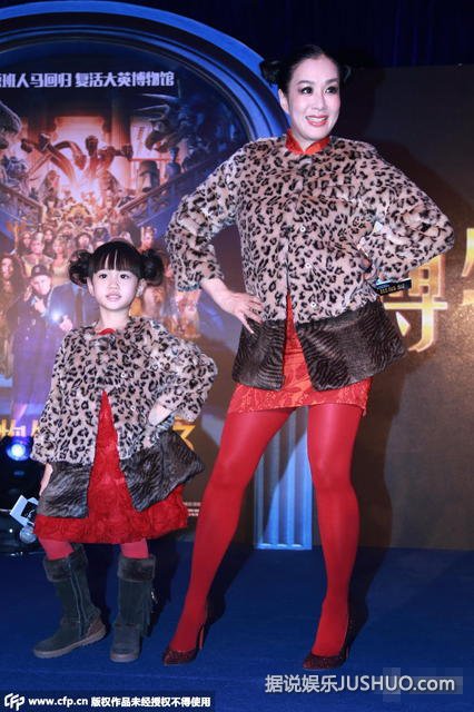 钟丽缇与女儿穿豹纹亲子装 展豪放“辣妈范”