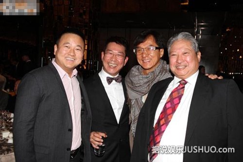 元彪风光嫁女儿泪洒婚宴 张学友成龙等“大哥”齐道贺